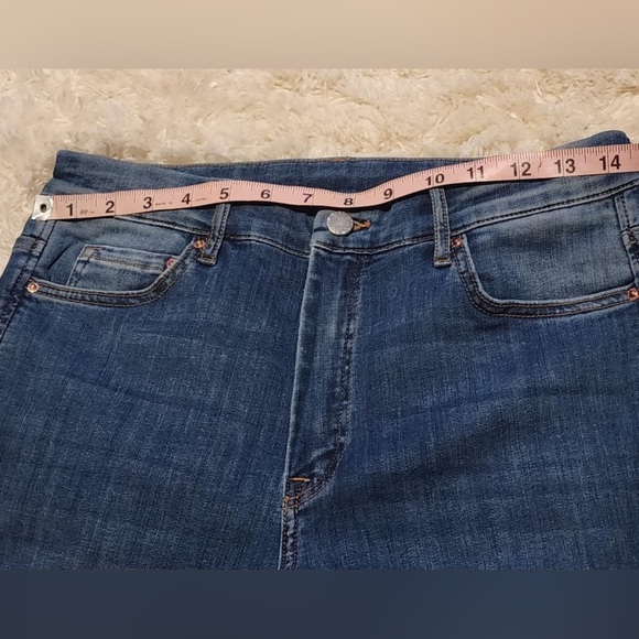 H&M &Denim Medium Wash Stretch Distressed High-rise mini Flare EUC ** - Picture 4 of 7